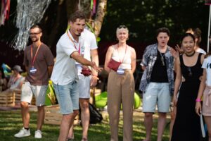 Sound Garden Festival — Izidor Benčina izvaja zvočno terapijo na festivalu v Velenju