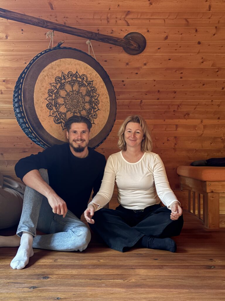 Sodelovanje z Andrejo Javor — zvočna kopel in celostni pristop