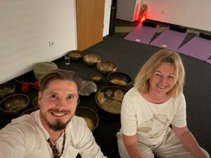 Zvočno potovanje in kundalini reiki podpora — skupinski zvočni dogodek